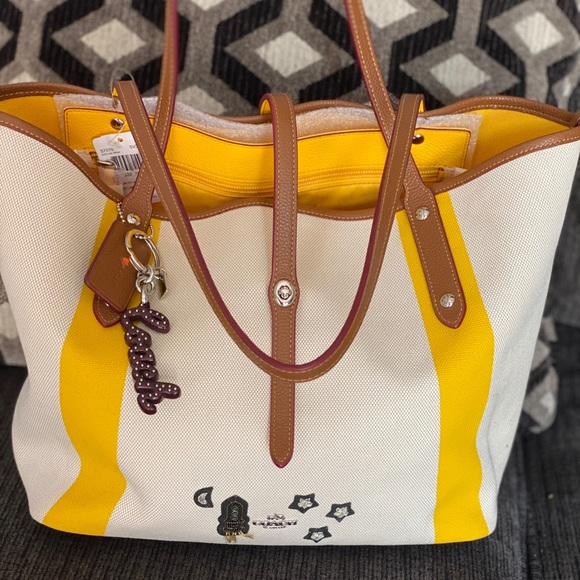 Coach Handbags - 😱😍 gorgeous coach embroidered market tote